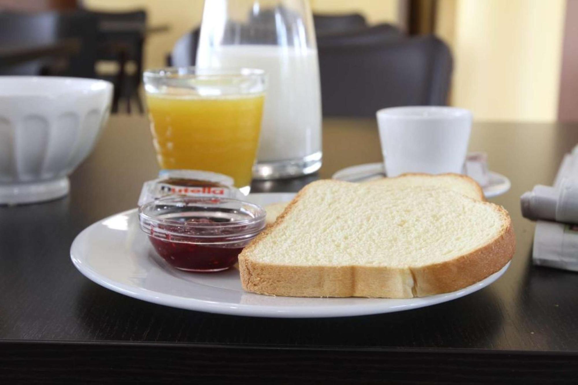 Brit Hotel Confort Villeneuve Sur Lot Bias  Esterno foto